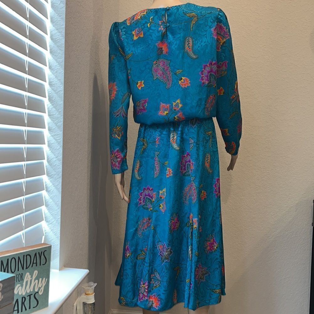 Vintage 70’s Lord&Taylor paisley print teal dress w/shoulder pads,elastic waist. - Picture 5 of 14